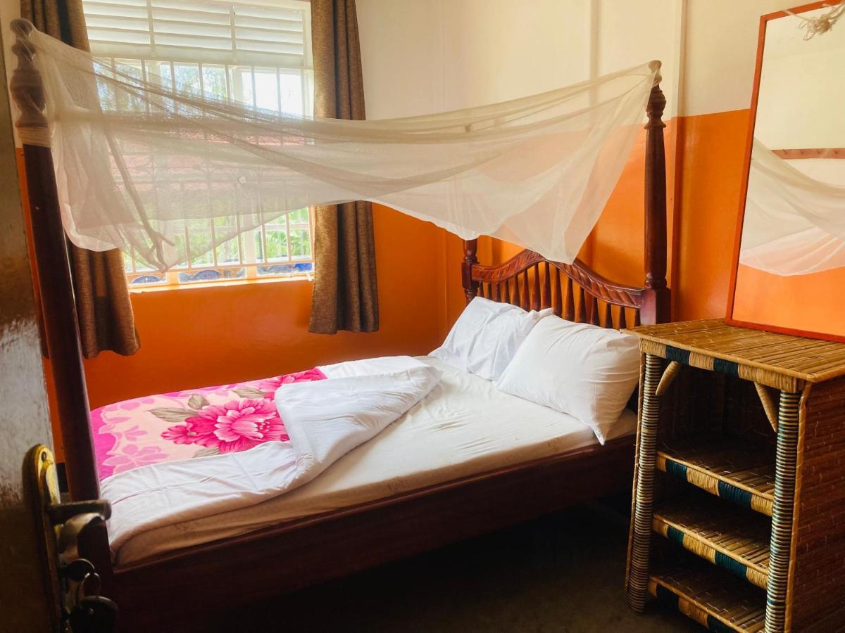 Yes Hostel Fort Portal Exterior photo